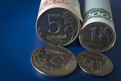 Рубль закрепился среди 20 самых популярных валют