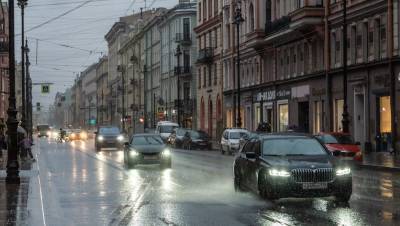Циклон над Петербургом станет причиной облачной погоды и небольших дождей