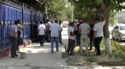 Таджикские дальнобойщики: мы не можем получить разрешение на международные грузоперевозки