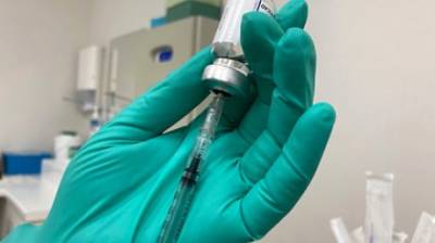 В России рассмотрят регистрацию вакцины от коронавируса для подростков