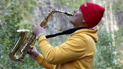 В Башкирии музыкант дал концерт на Инзерских зубчатках