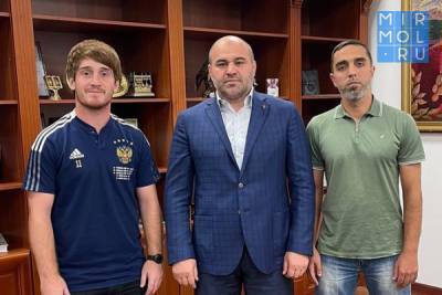 Министр спорта Дагестана встретился с чемпионом мира по любительскому футболу
