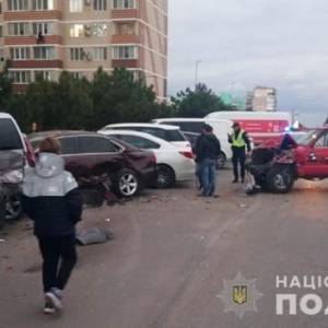 В Одесской области подросток за рулем протаранил шесть авто. Фото