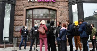 Очередь за новым iPhone выстроилась ночью в центре Москвы