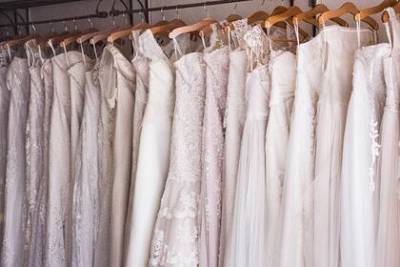Женщина раскрыла способ купить свадебное платье за бесценок