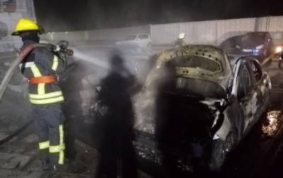 Пять авто сгорели на парковке ЖК под Киевом
