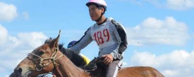 В Тыве ведут прямые эфиры с конных скачек и соревнований в день празднования Наадыма