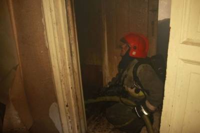 Петербурженку госпитализировали после пожара в коммуналке на набережной реки Карповки