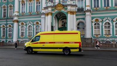 Петербург вышел на первое место по смертям на фоне антирекорда в России