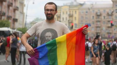 ЛГБТ-активиста вернули к надзору за железными дорогами Украины