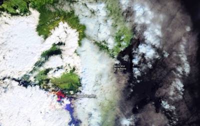 Вулкан на Канарах показали из космоса