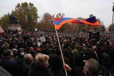Митинговая пора: армянская оппозиция настраивается на «уличную борьбу»