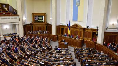 «Система теневых отношений»: может ли закон Зеленского об олигархах изменить Украину