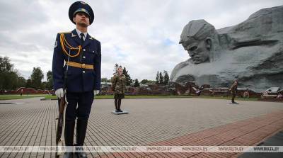 ФОТОФАКТ: Линейка памяти прошла в Брестской крепости