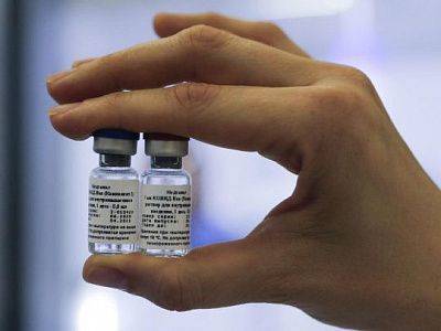 Российские власти могут ввести обязательную вакцинацию от коронавируса в октябре