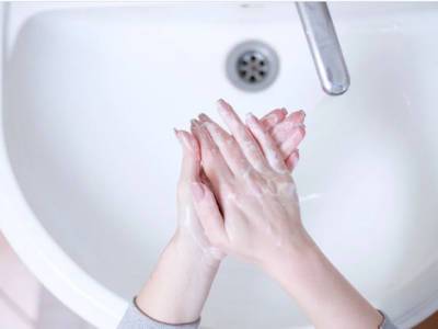 Врач Батырева призвала родителей в сезон простуд научить детей правильно мыть руки