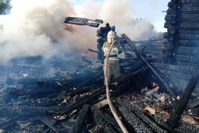 Обугленное тело нашли пожарные в деревне под Новгородом