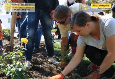 Фонд Рината Ахметова проводит беспрецедентный национальный проект «Неделя Мирных»