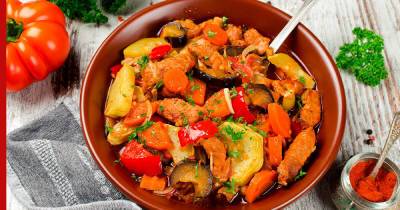Просто и сытно: рецепт овощного рагу из кабачков и баклажанов