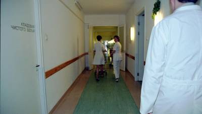 Суд Петербурга запретил медсестре приходить в больницу, где та привязывала сироту