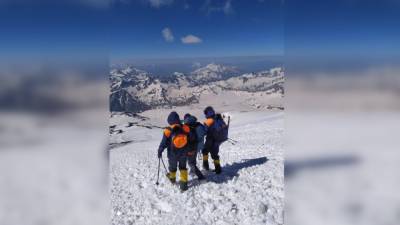 Сотрудников МЧС представят к наградам за спасение потерявшихся на Эльбрусе альпинистов