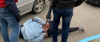 В Южном СБУ задержала банду вымогателей с похищенным человеком в багажнике