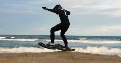 Австралийский серфер изобрел доску-вездеход, похожую на Скейтолет из "Назад в будущее" (видео)