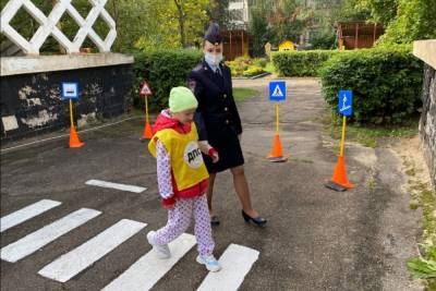 Юным жителям Серпухова напомнили о безопасном поведении на дороге