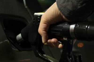 Биржевые цены на бензин бьют рекорд третий день подряд
