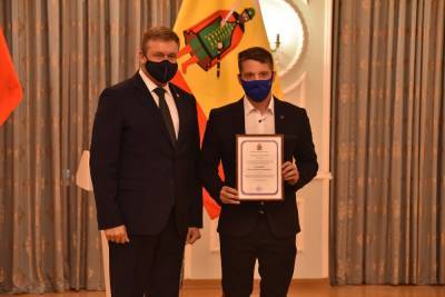 Губернатор Николай Любимов вручил именные стипендии рязанским студентам
