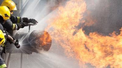 Жители Нижнекамска надели маски в квартирах из-за пожара на складе