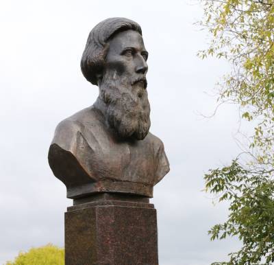 Памятник Владимиру Далю открыли в Нижнем Новгороде