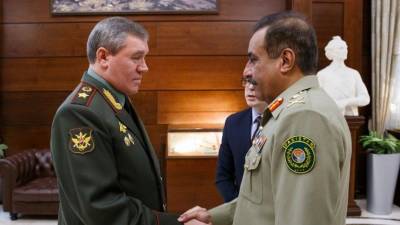Начальник Генштаба ВС РФ обсудил с коллегой из Пакистана военное сотрудничество