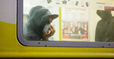 Рейды в общественном транспорте: полиция проверяет, правильно ли пассажиры носят маски