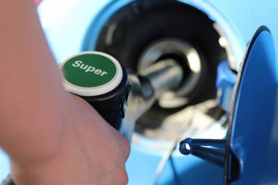 Жители Великобритании кинулись скупать бензин