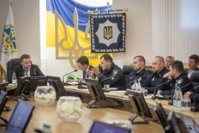 Монастырский пообещал патрульным полицейским повышение зарплат