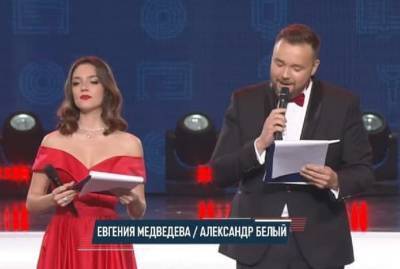 Медведева вышла на сцену Кремля без Загитовой, Алина – в зрительном зале. ФОТО