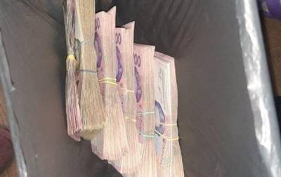 В Бердянске нашли пакет с десятками тысяч гривен