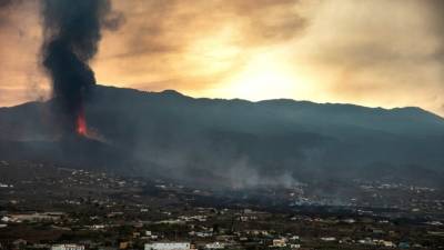 На острове Пальма дополнительно эвакуируют 1300 человек из-за вулкана