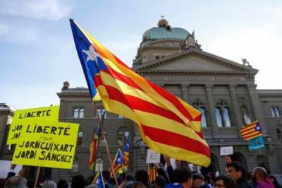 Сторонники независимости Каталонии устроили акцию протеста в поддержку Пучдемона