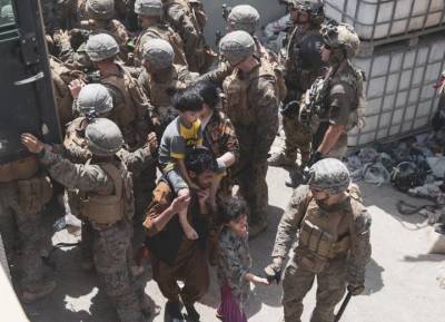 На военнослужащую США напали афганские беженцы