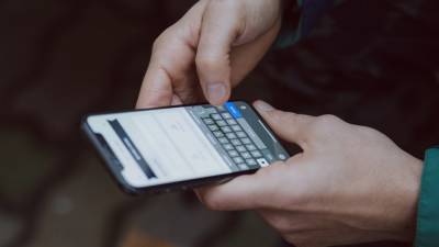 Telecom daily: тусклый экран смартфона говорит о необходимости его замены