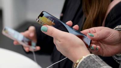 Россияне начали перепродавать новые iPhone с наценкой сразу после старта продаж