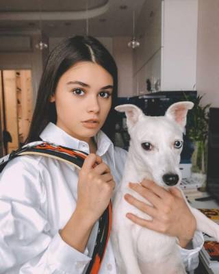 Анфиса Вистингаузен, звезда сериала Netflix «Частное пионерское»: «Собаки – это про настоящую преданность»