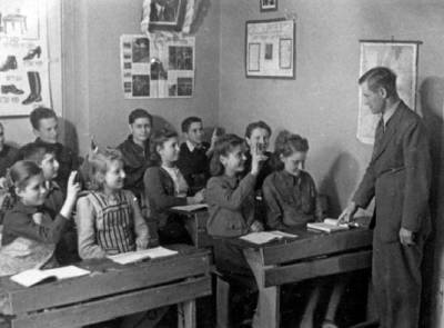 Зачем в СССР в 1940 году ввели плату за обучение в школе
