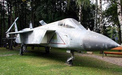Историк Хазанов назвал преимущество советского Як-141 перед американским F-35B