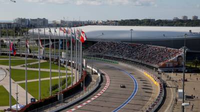 Из-за дождя отложен старт гонки «Формулы-2»