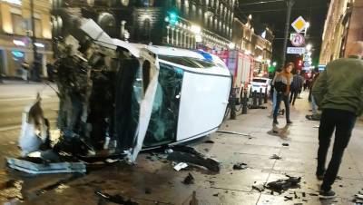 Двое человек пострадали в массовом ДТП на Невском проспекте