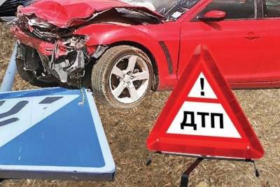 На трассе в Волгоградской области в ДТП погибла женщина-водитель