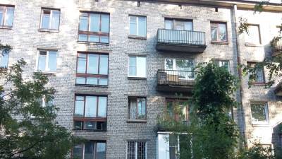 Пьяная женщина столкнула знакомую с балкона многоэтажки в Карелии